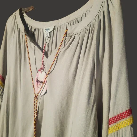 NWT! Hayden Light "Greige" Embroidered Peasant Boho Top Billowed Sleeve - Sz 2X - Picture 2 of 13